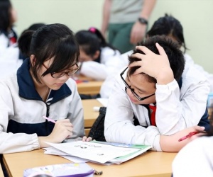 Lý do cấm giáo viên dạy thêm với học sinh chính khóa